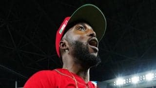 岡本、柵越え寸前の大飛球も…スーパープレーに阻まれ呆然　超絶美技に場内大歓声