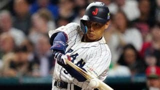 吉田正尚、値千金の同点3ラン！　侍ベンチ大熱狂…右翼ポール際に右手1本で運ぶ