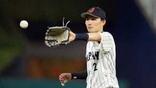 侍J、甲斐→源田の連係で盗塁阻止！　際どい場面もチャレンジ成功で場内喝采