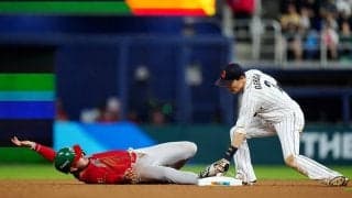 【WBC】“甲斐キャノン”でトリックプレーを封殺、源田壮亮とのダブルプレー成立　吉田正尚の同点弾を呼び込む