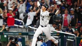 【WBC】大谷翔平、ヘルメットを飛ばして激走二塁打　村上宗隆の劇的逆転サヨナラ打を呼び込む