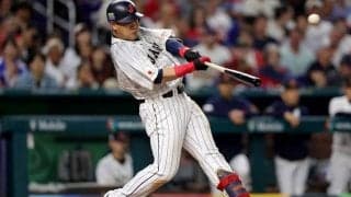 岡本和真がソロ本塁打で追加点！村上宗隆との“アベックアーチ”にＭＬＢ公式は「サムライパワーだ！」