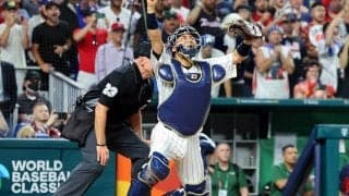 「だいぶ疲れたと思う」”常に一発”の緊迫下で７投手を支えた中村悠平を侍ＯＢが称賛！「よく全員を引っ張った」