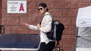 【MLB】大谷翔平、サングラス姿でエ軍帰還　ファン声援に右手で応える、キャンプ休養日も調整