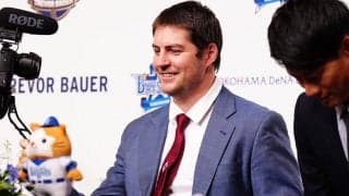 CY賞バウアーがDeNA入団会見　日本デビューは「4月中には準備ができるかな」
