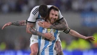 「毎回ゴラッソだな」メッシが通算800ゴール！W杯後初の代表戦、大観衆の前で超絶FKを叩き込む「精度えぐすぎる」