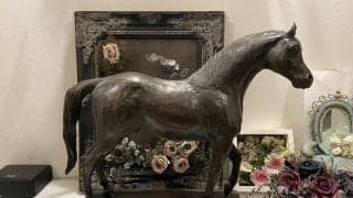 【装蹄師・西内荘コラム】ドバイで購入した幸運のブロンズ像