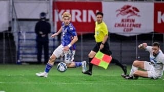 「新しいジャニーズのグループかと思いました」堂安律が日本代表5選手での「お花見ショット」公開！ 東京タワーの前で桜をバックに集合写真！