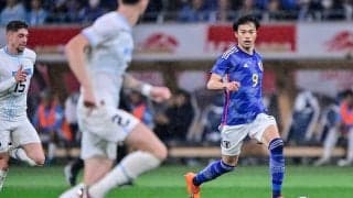 「這いつくばって抗ってボール守ろうとしてた」三笘薫がウルグアイ戦で見せたまさかの「泥臭い姿ピッチレベル目線」が反響！前半44分に見せた「勝利への執念」