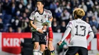 「こんなんキャプテン翼やん」日本代表戦でのコロンビア代表FWの「見事過ぎるバイシクルシュート」が話題に！ 鎌田大地のチームメイトが日本から奪った衝撃ゴール