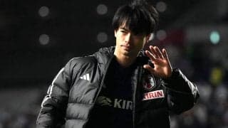 「三笘女子」がトレンド入り！スタジアムのポスター前に女性ファンの大行列ができる