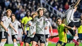 「この視点で見るとより凄さを感じる」ピッチ目線で撮影した「上田綺世の高すぎヘディングシュート映像」に驚愕の声が続々！「より上田選手の高さがわかる」とまさかの跳躍力