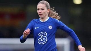 チェルシー女子のMFが顔面流血で途中交代…試合中のアクシデントに英紙戦慄「血まみれのメル！」