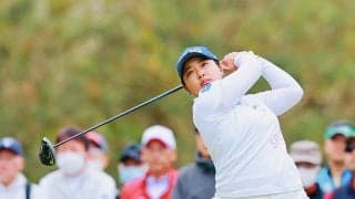鈴木愛3打差首位で決勝へ 蛭田みな美2位