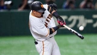 投手は膝つき唖然…中田翔の“滞空時間”6秒の衝撃弾が「めっちゃ詰まってるのに」