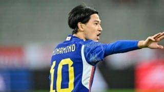 「この絵最高」南野拓実とパリ五輪世代エースの21歳MFとの「日本代表フランス2ショット」公開！ 赤と青のジャージを着用したそれぞれの姿に注目の声も