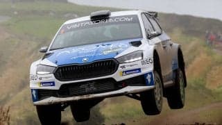 セバスチャン・ローブ、シュコダ・ファビアRSラリー2での初ラリーで優勝