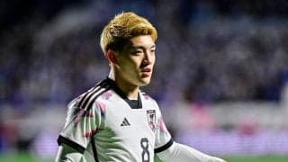 「律くんセンターですやん‼︎」バイエルンを撃破したドイツカップ準々決勝で、主役は日本代表MF堂安律！ 試合後の記念撮影で堂々のセンター張る