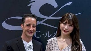 【競馬】ルメールがラウンドガール雪平莉左らとお披露目会　藤田菜七子も登場　「日本に恩返ししたい」