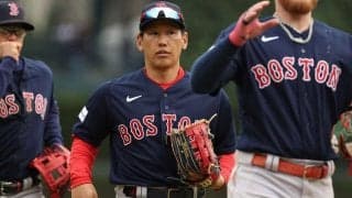 【MLB】大男の間にスッポリ…吉田正尚の“ハグ”にファン悶絶「かわいい」「これ最高」