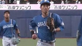 外野激走の“執念キャッチ”が「お化け」　フェンス激突も…平気顔に「魂で応えてる」