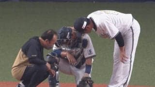 オリックス森友哉が緊急交代　左手にワンバウンド直撃か…場内ざわつく