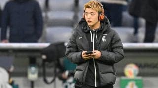 「そっくり」「同じ笑顔」堂安律、兄がドイツまで応援に駆けつけたことを報告、ピッチ脇の2ショットが話題「カッコよすぎるでしょ」「嬉しい2ショット」