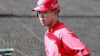 今年35歳の秋山翔吾が抱いた危機感　「僕は外野では三番手」から挑む移籍2年目にかける思い