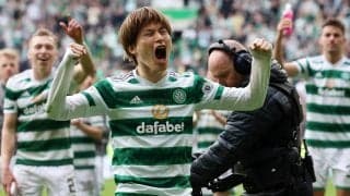 ガッツリ歓喜の輪に入り込む！古橋のゴールを特等席で見たボールボーイたちのリアクションが話題「好感しかない」「めっちゃ喜んでるな」