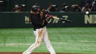 中田翔の“窮屈打法”にファン戦慄「何故それが入る」　芸術的一発に「投げるとこ無い」