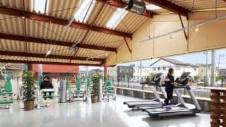 半屋外で開放的！着替えず公園感覚で立ち寄れるコスパ◎のジムが人気