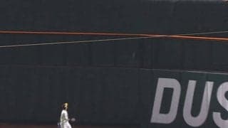 審判と鷹・藤本監督が“ダブルリクエスト”の珍事　一連のプレーで2度のリプレー検証実施