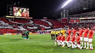 「鳥肌とまりません!」浦和が新・埼玉スタジアム入りする選手の映像を公開も、サポーターの視線は「ピッチへの入り方」に集中！「流石すぎる」の声出たワンアクション