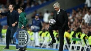 「エレガントだ」「とんでもない！」技術は衰えない？ レアル監督、スーツ、革靴、手はポケットで試合中に華麗な足技「決して忘れない瞬間!」