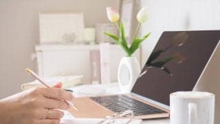 ヨガで仕事の効率アップできるってホント？ヨガのウソ・ホント #7