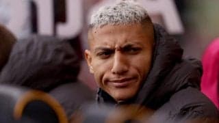 苦しいシーズンのリシャルリソンが隣人に騒音を訴えられる「彼の犬が遠吠えを続ける」「パーティーは朝4時まで」