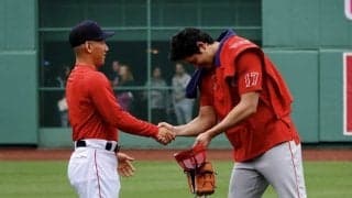 【MLB】大谷翔平、吉田正尚と再会　笑顔で駆け寄って握手＆挨拶、侍ジャパンで同僚