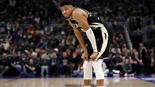 PO初戦で腰を強打したヤニス…バックス指揮官は「まだ痛みがある。だが前進している」