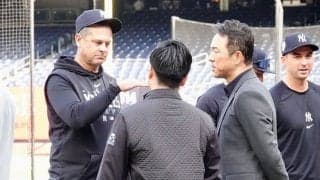 【MLB】元広島・黒田博樹氏、古巣ヤンキースで始球式　日系捕手へストライク投球、ファン喝采