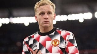 ユナイテッドで我慢し続けるファン・デ・ベーク、クラブ愛に揺るぎなし？ 誕生日に背番号34入りのケーキを…