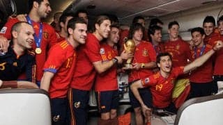 「本当に奇跡」「いまも泣ける」トーレスが日本で引退、イニエスタ&ビジャとの惜別シーンが反響「3人ともJリーグでプレーしてくれてありがとう」