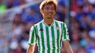 「人間としてもほんまに最高の選手やった!!」乾貴士が引退発表したベティスの“生ける伝説”を労う！スペイン時代に半年間一緒にプレー