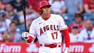 【MLB】大谷翔平、まさかの“珍打”　ファウルが球審の急所に…心配そうな表情で見守る