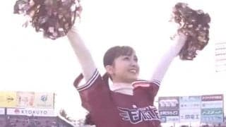 ポンポン振るアイドルが「可愛すぎ」　キラキラ笑顔に悶絶…美白チアが「勝利の女神」