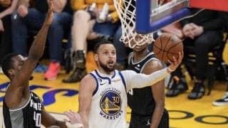 ウォリアーズがキングスを1点差で振り切る…カリーが32得点を挙げてシリーズをタイに