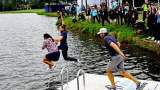 「ヘビが見えたけど」 リリア・ヴが新“ポピーズポンド”に華麗なダイブ