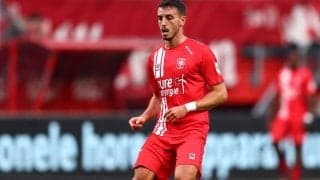 「馬鹿げている」「こんなことあるのか」オランダで珍事、斉藤光毅の出場試合でコーチが相手選手をなぎ倒す事件…乱闘になりかけ本人は頭を抱えて呆然も一発退場