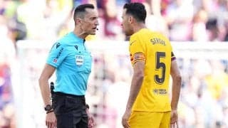 「ちょっとセクシーに…」ブスケッツのパンツがビリビリに破れるアクシデント発生！しかし破られたブスケッツがイエローカード