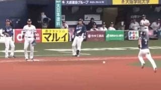 棒立ちから走者ガックリの“神タッチ”　瞬時の名演技にファン喝采「仕事が細かい」
