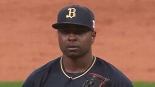 「何だこの軌道」崩れる打者続出…“一時停止”する新助っ人の魔球が「脳みそバグる」